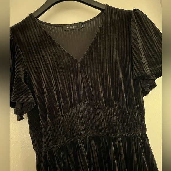 Merokeety Floor Length Black Velvet Dress, Size Medium - Picture 5 of 7